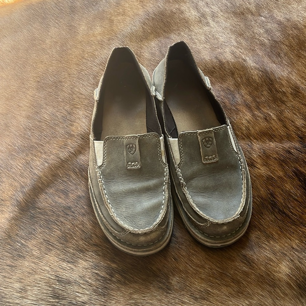 Women’s Ariat cruisers